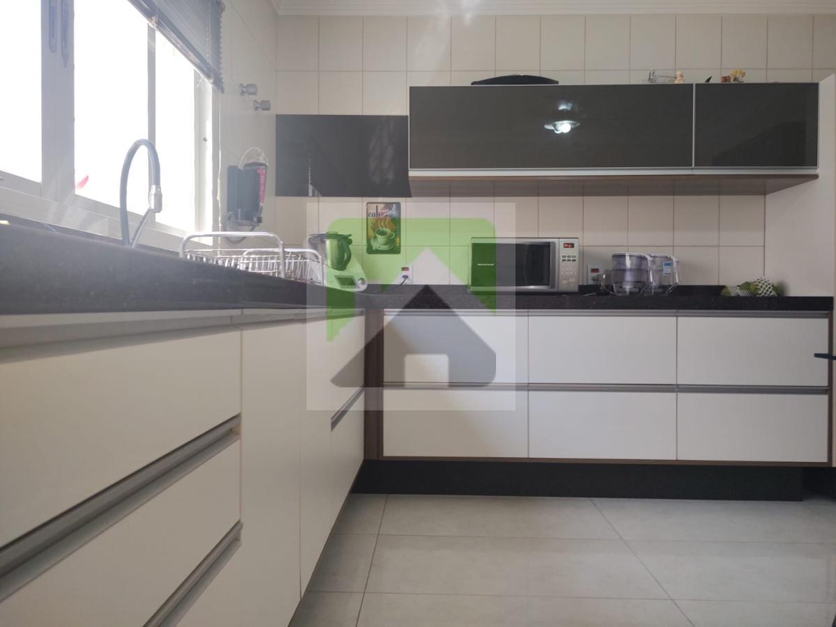 Casa à venda com 3 quartos, 300m² - Foto 15