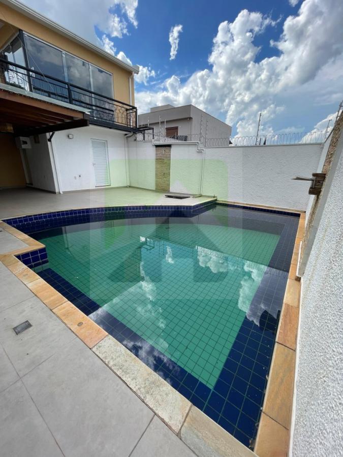 Sobrado à venda com 3 quartos, 360m² - Foto 1